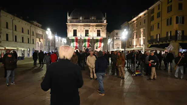 Il presidio dell'Assemblea permanente antifascista
