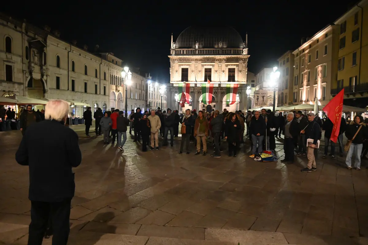 Il presidio dell'Assemblea permanente antifascista