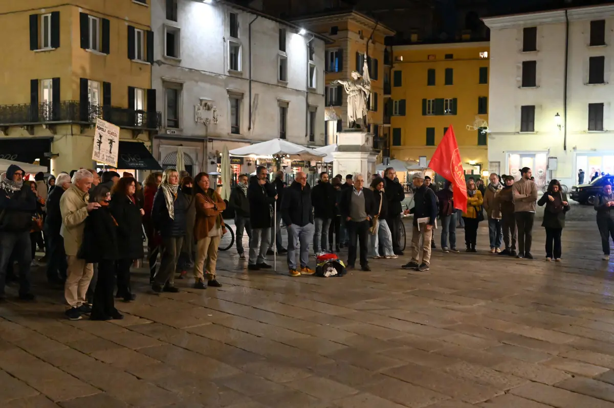 Il presidio dell'Assemblea permanente antifascista