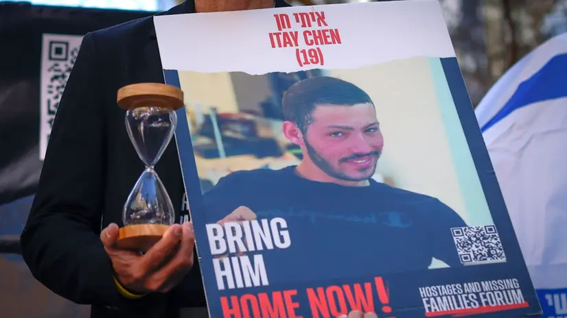 epa11264576 A family member of a hostage held by Hamas holds a sand clock and a picture of Itay Chen during a demonstration marking the six month anniversary of the attacks on Israel by Hamas, near the United Nations Headquarters in New York, New York, USA, 07 April 2024. Israel marks six months since the October 07 attacks, as 134 hostages are currently still being held captive in Gaza, according to the Israeli IDF. More than 33,000 Palestinians and over 1,450 Israelis have been killed, according to the Palestinian Health Ministry and the Israel Defense Forces (IDF), since Hamas militants launched an attack against Israel from the Gaza Strip on 07 October 2023, and the Israeli operations in Gaza and the West Bank which followed it. EPA/KENA BETANCUR