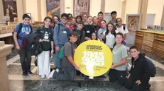 La 2A e la 2B dell'istituto Einaudi di Sale Marasino visitano la mostra del GdB