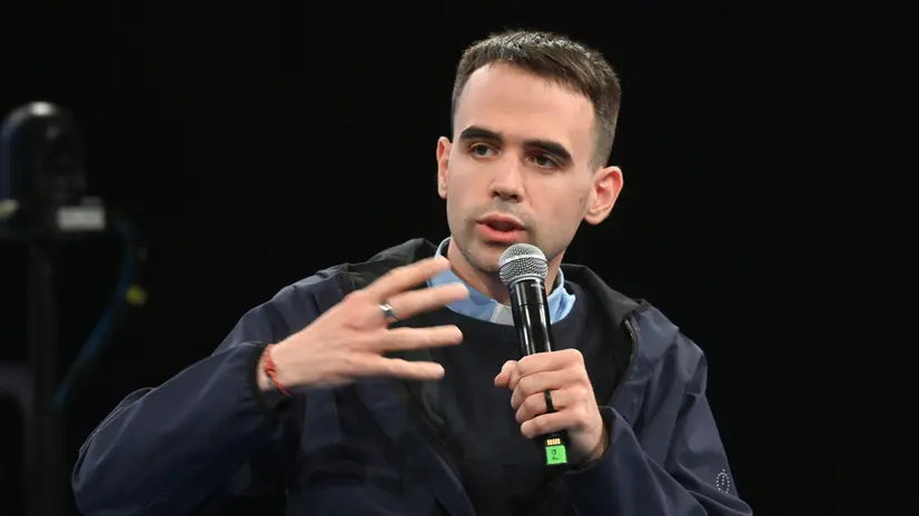 Don Mattia Ferrari durante l’ultima giornata della kermesse politica ideata da Matteo Renzi alla ex Stazione Leopolda di Firenze “Leopolda 13 Vivaio Italia “Firenze 05 Ottobre 2025 ANSA/CLAUDIO GIOVANNINI