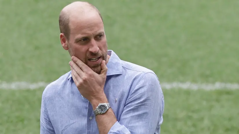 epa12501314 Britain's Prince William, the Prince of Wales reacts during an event with young people from the 'Generation Earthshot' program at Maracana Stadium in Rio de Janeiro, Brazil, 03 November 2025. The three-year program helps young people develop skills to become climate leaders and is linked to the Earthshot Prize, an initiative that awards projects addressing threats to the environment. EPA/ANDRE COELHO