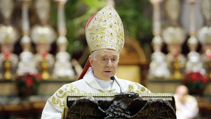 Monsignor Giulio Sanguineti alla messa di Natale in Duomo a Brescia nel 2002 - Foto Mino Renica/Neg © www.giornaledibrescia.it