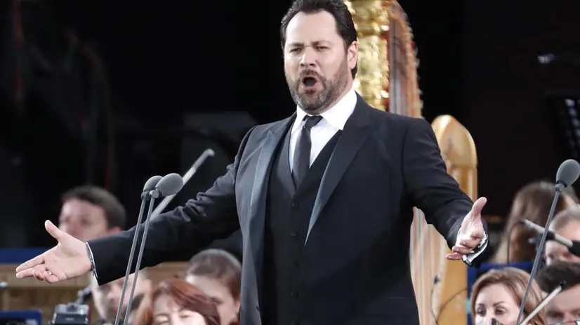 epa06805410 Russian bass opera singer Ildar Abdrazakov perform during a gala-concert dedicated to the FIFA World Cup 2018 in the Red Square in Moscow, Russia, 13 June 2018. The the FIFA World Cup 2018 takes place in Russia from 14 June until 15 July 2018. EPA/SERGEI CHIRIKOV / POOL