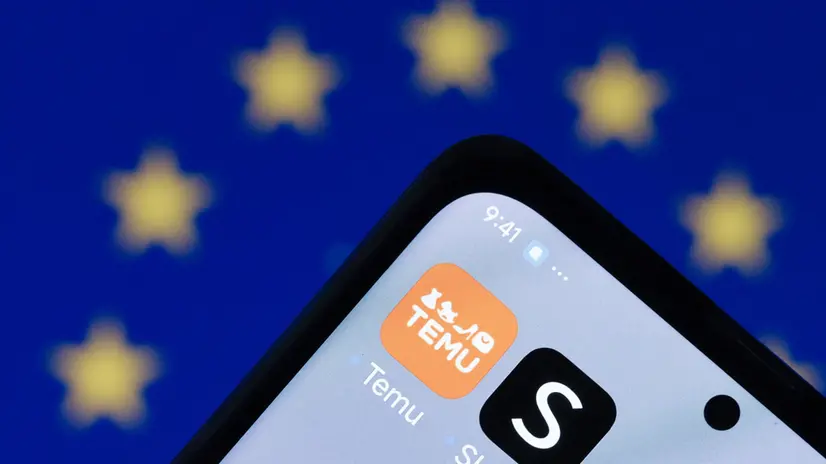 epa11880232 (ILLUSTRATION) - The Temu (L) and Shein e-commerce apps are displayed on a smartphone against a screen with the European Union (EU) flag (rear), in Berlin, Germany, 07 February 2025. As part of its e-commerce customs and trade proposal, the European Commission proposed on 05 February, measures to tackle risks from cheap imports sold online by non-EU retailers and marketplaces, including enhanced customs controls. EPA/HANNIBAL HANSCHKE