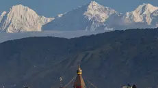 epa12409140 The Ganesh Himal mountain range rises behind the Buddha Stupa on a clear weather day in Kathmandu, Nepal, 27 September 2025. EPA/NARENDRA SHRESTHA