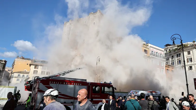 Crollo largo Corrado Ricci Roma 3 novembre 2025. ANSA/MASSIMO PERCOSSI
