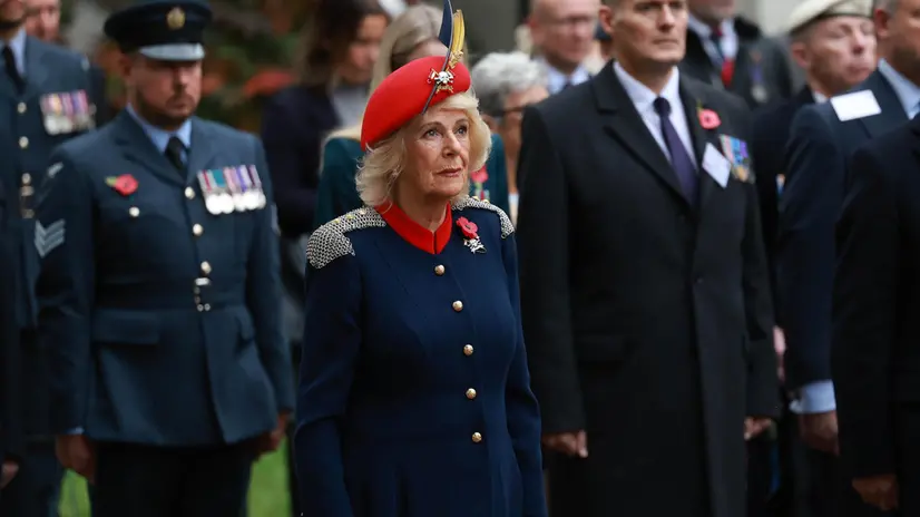 epa12507494 Britain's Queen Camilla (C) attends the 97th year of the Field of Remembrance at Westminster Abbey in London, Britain, 06 November 2025. The Field of Remembrance has been held in the grounds of Westminster Abbey since November 1928 to commemorate those who have lost their lives serving in the Armed Forces. Ex-servicemen and women, as well as members of the public, can plant a cross or a symbol carrying a personal message in memory of those who have lost their lives in the service of others. EPA/NEIL HALL