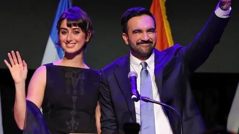 L'abito indossato per il discorso di Mamdani dopo la vittoria elettorale - foto Instagram