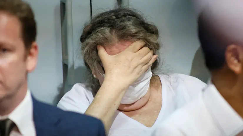 epa12507713 Lindsay Sandiford (C), a British inmate on death row, covers her face during a handover ceremony for her repatriation at Kerobokan Prison in Badung, Bali, Indonesia, 06 November 2025. The Indonesian government has approved the repatriation of Lindsay Sandiford, a British woman sentenced to death for cocaine smuggling in Bali in 2013, and Shahab Shahabadi, as part of a repatriation agreement between Indonesia and the United Kingdom. EPA/MADE NAGI