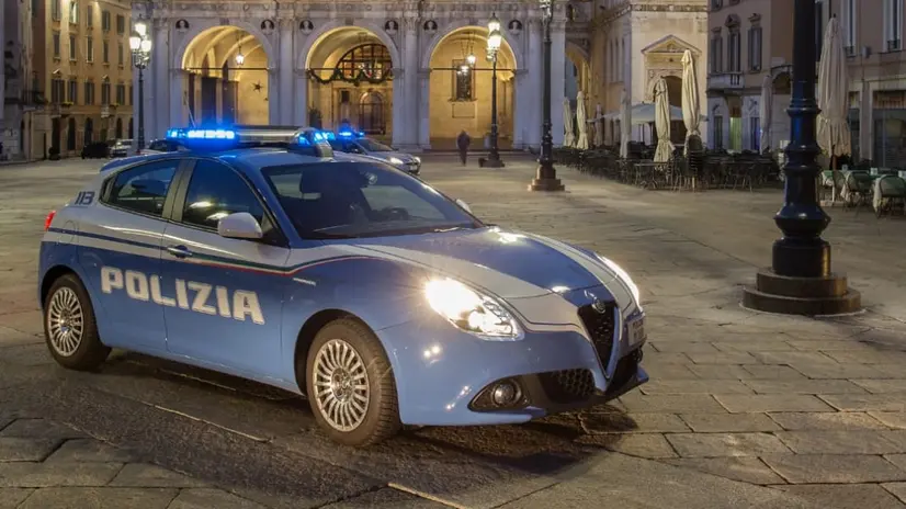 Una pattuglia della Polizia in centro storico