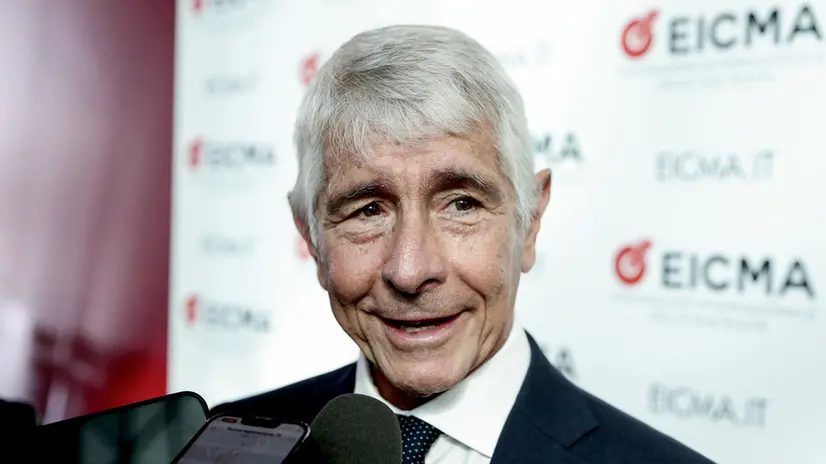 Eicma 2025, l’esposizione internazionale delle due ruote - Il ministro dello sport Andrea Abodi in visita al primo giorno di apertura al pubblico presso la Fiera a Milano, 6 novembre 2025. ANSA/MOURAD BALTI TOUATI (npk)