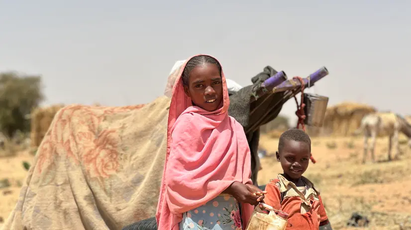 epa12049102 Sudanese children, who fled from the internally displaced persons (IDP) Zamzam camp, rest while on their way to the Tawila Camps amid the ongoing conflict between Sudan's army and the Rapid Support Forces (RSF), in North Darfur, Sudan, 23 April 2025. The RSF claimed control of the Zamzam camp after its assault in April 2025. According to the UNHCR, over four million people have fled Sudan to neighboring countries since the outbreak of the armed conflict in April 2023. EPA/MARWAN MOHAMED