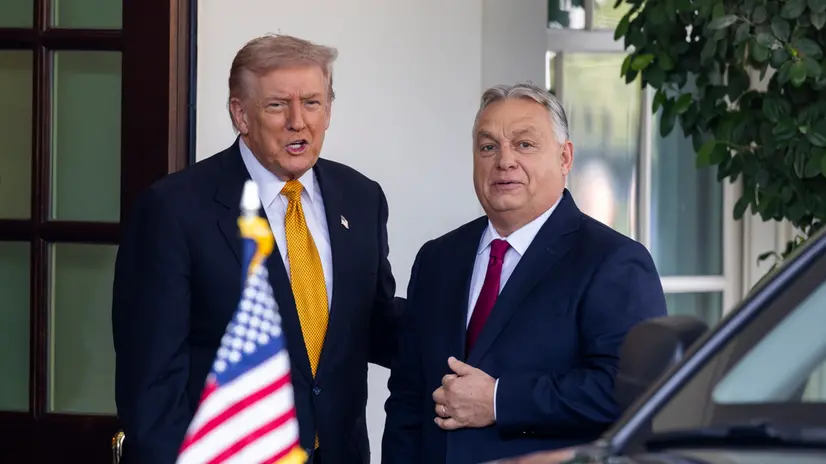 epa12510909 US President Donald Trump (L) welcomes Hungary’s Prime Minister Viktor Orban (R) to the White House in Washington DC, USA, 07 November 2025. The two are expected to discuss trade, as well as US Sanctions on Russian energy companies. EPA/JIM LO SCALZO
