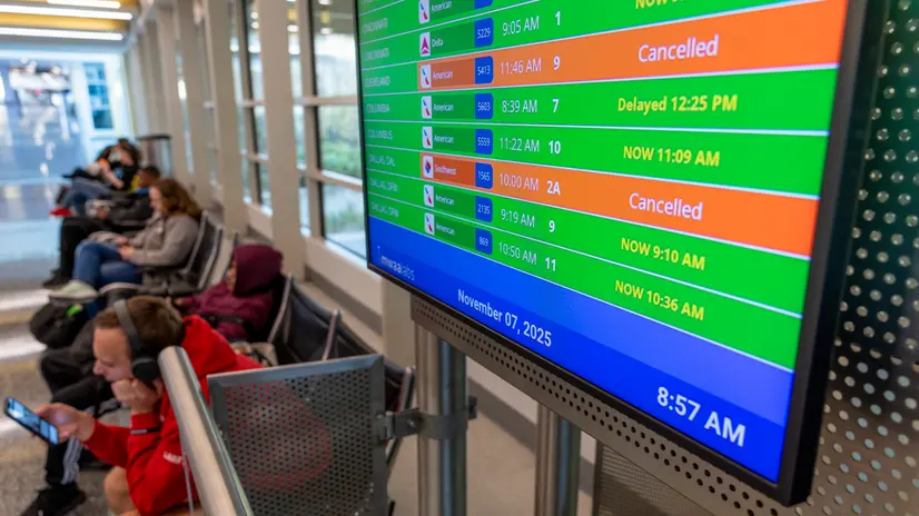 epa12510790 Travelers wait for their flights amid nationwide cancellations and delays at Ronald Reagan Washington National Airport in Arlington, Virginia, USA, 07 November 2025. The Federal Aviation Administration (FAA) is currently implementing an order to reduce air traffic by 10 percent at 40 of the nation's busiest airports as a safety measure due to the ongoing government shutdown. EPA/SHAWN THEW