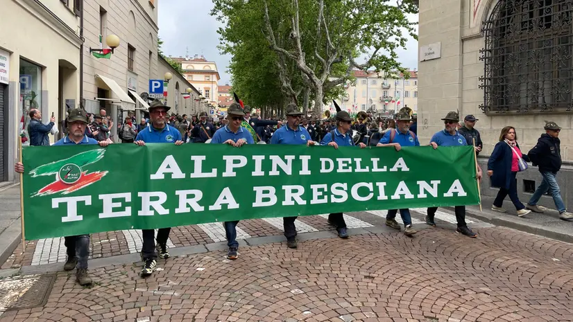 Gli alpini bresciani a Biella - © www.giornaledibrescia.it