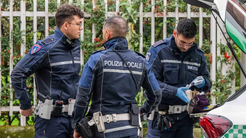 Donna accoltellata in via Grassini, Polizia Locale sul posto per effettuare i rilievi, Milano, 22 Ottobre 2025, Ansa/Andrea Fasani