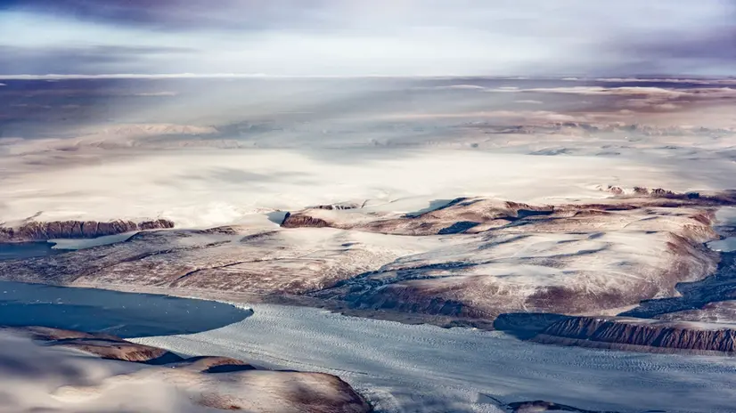 epaselect epa10902676 An aerial view of ice sheet in northern Greenland, 04 October 2023 (issued 05 October 2023). According to the National Snow and Ice Data Center, the ice sheet in Greenland experienced rapid melting in August 2023. This was due to an omega pattern, which is a configuration of high and low air pressure over Greenland. The total area of melting in Greenland in 2023 is now the second-highest ever recorded, following extreme melting events that occurred in 2012. EPA/THOMAS TRAASDAHL DENMARK OUT