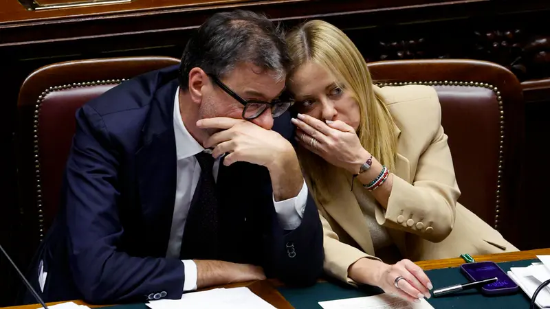 La premier Giorgia Meloni e il ministro dell'Economia Giancarlo Giorgetti - Foto Ansa © www.giornaledibrescia.it