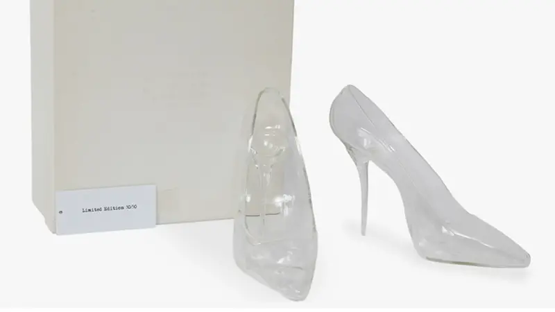 Le scarpe di vetro vendute dalla casa d'aste Kerry Taylor - © Kerry Taylor Auctions