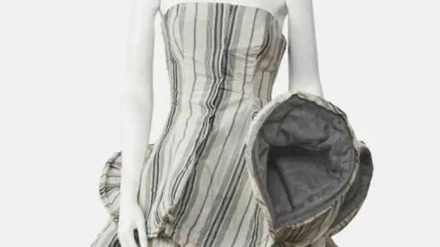 L'abito di Yohji Yamamoto dalla collezione Penelope - © Kerry Taylor Auctions