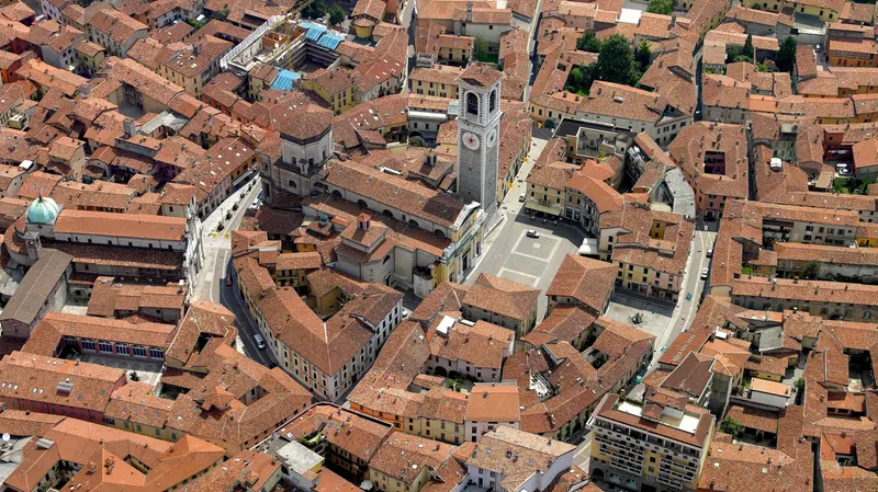 Una veduta aerea di Chiari - © www.giornaledibrescia.it