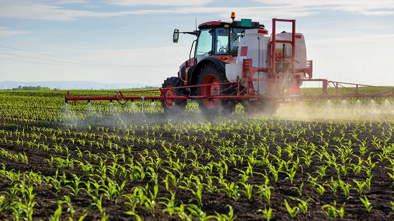 Un trattore in un campo - © www.giornaledibrescia.it