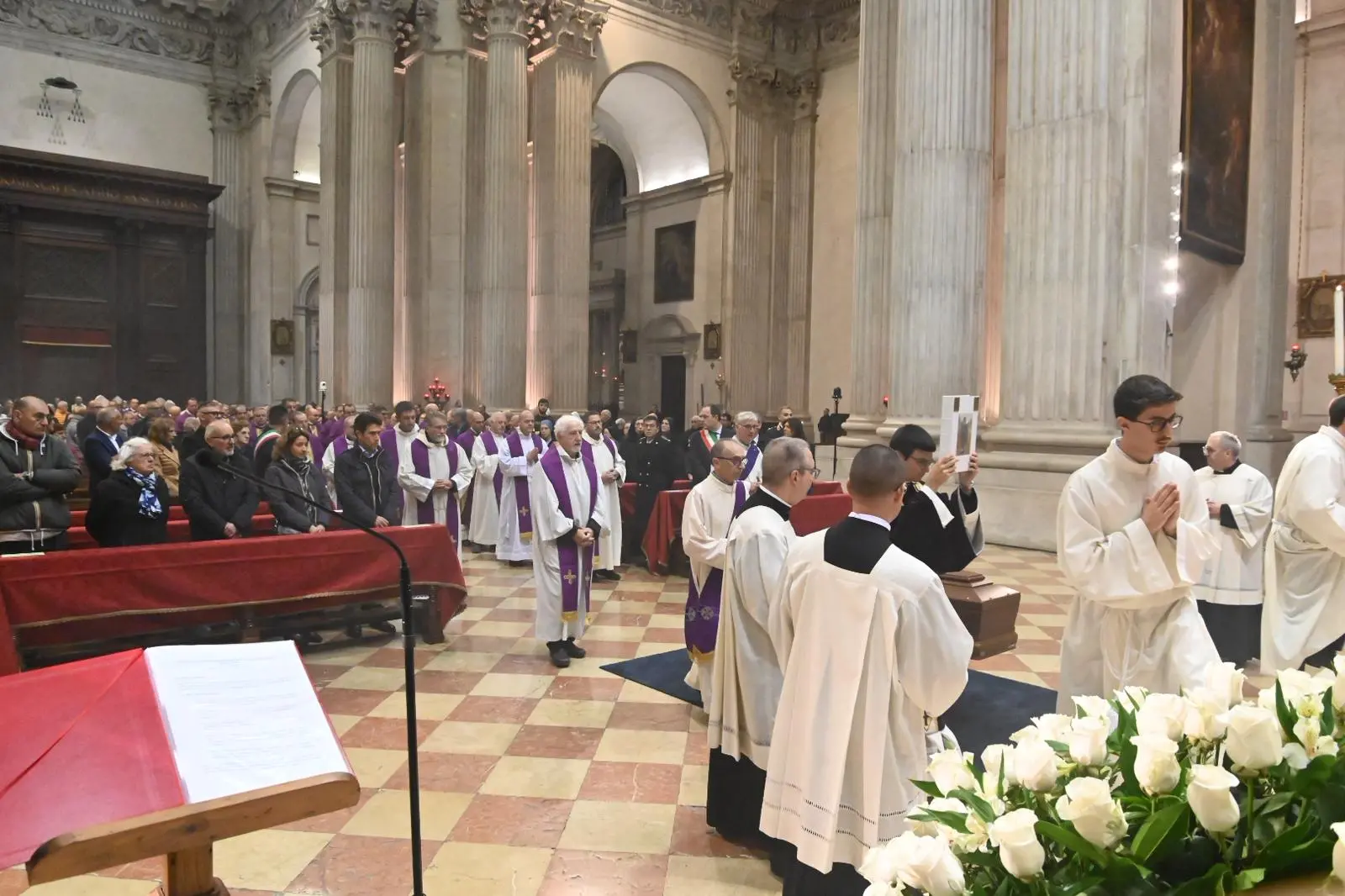 La Messa in suffragio di mons. Giulio Sanguineti