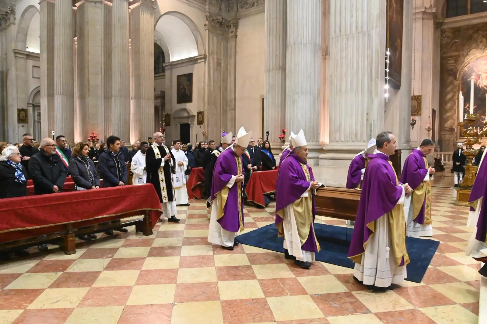 La Messa in suffragio di mons. Giulio Sanguineti