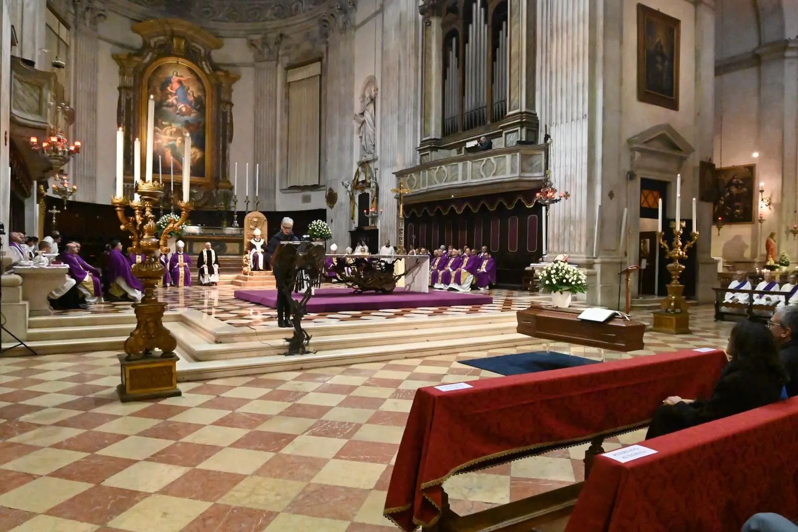 La Messa in suffragio di mons. Giulio Sanguineti