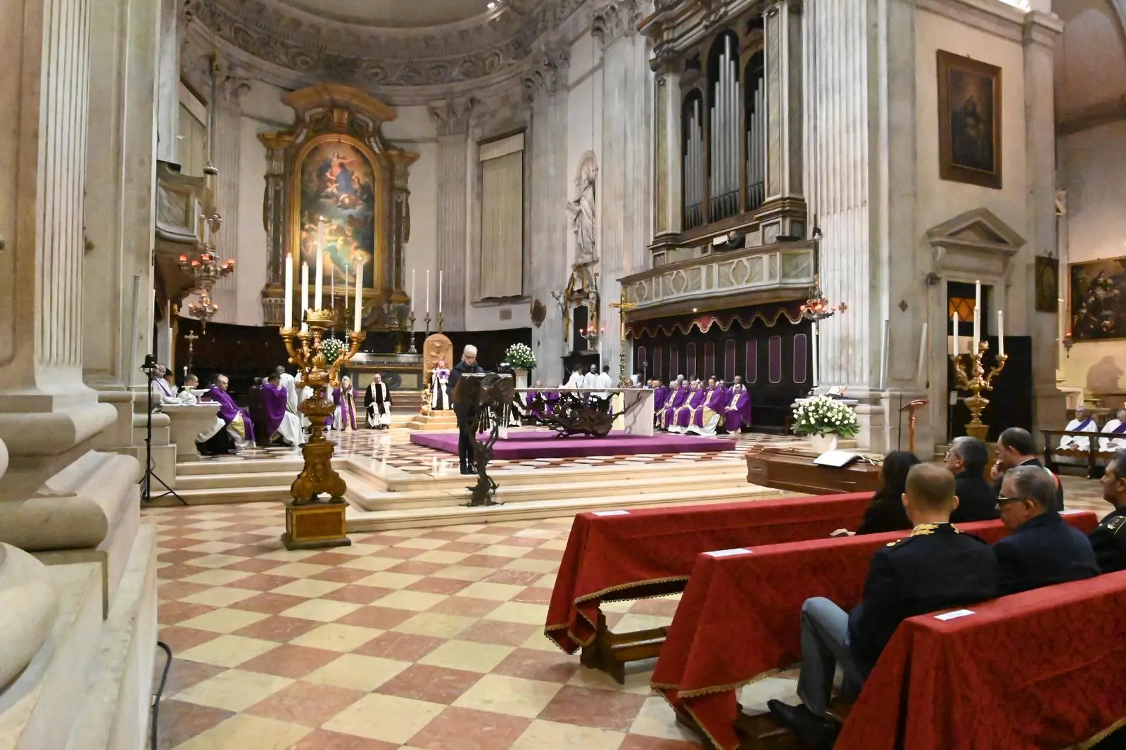 La Messa in suffragio di mons. Giulio Sanguineti