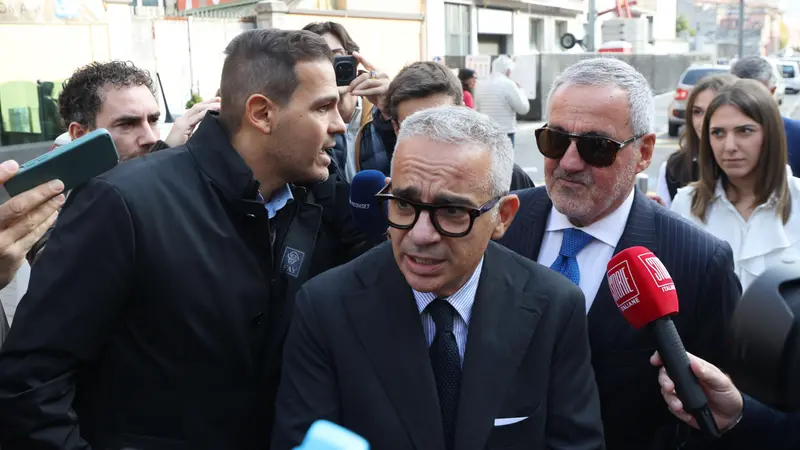 L'ex pm Mario Venditti con l'avvocato Domenico Aiello - Foto Ansa/Filippo Venezia © www.giornaledibrescia.it