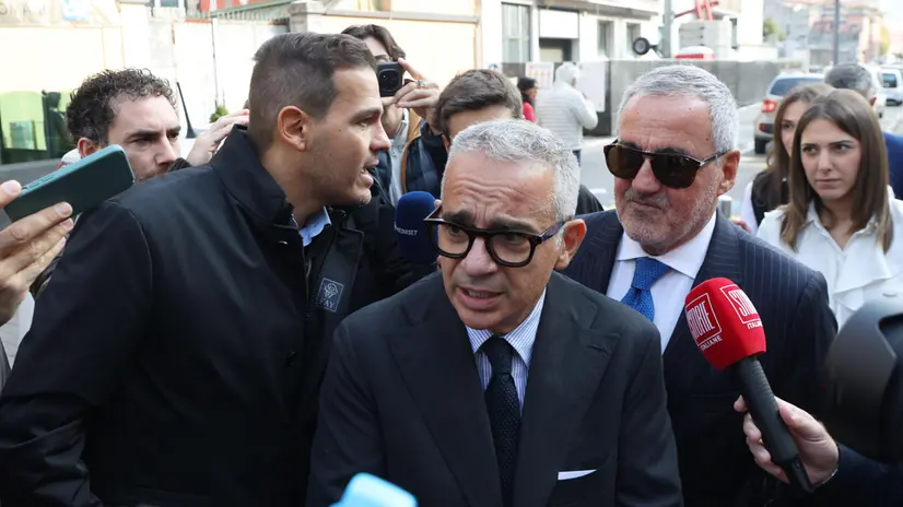 L'ex pm Mario Venditti con l'avvocato Domenico Aiello - Foto Ansa/Filippo Venezia © www.giornaledibrescia.it