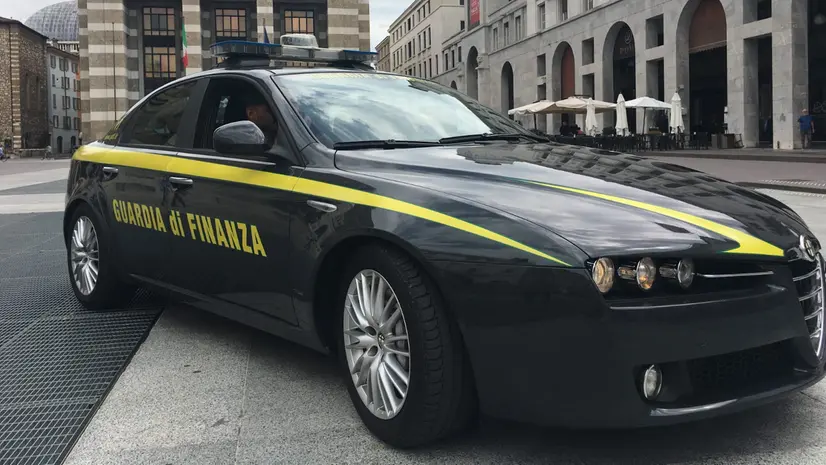 Un'auto della Guardia di Finanza - © www.giornaledibrescia.it