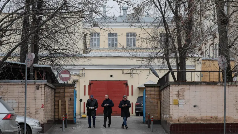 epa10552067 Men leave the detention center Lefortovo where Wall Street Journal (WSJ) journalist Evan Gershkovich is being held, in Moscow, Russia, 31 March 2023. WSJ reporter Evan Gershkovich was arrested on espionage charges in the Ural Mountains city of Yekaterinburg, Russia, on 30 March 2023. EPA/YURI KOCHETKOV