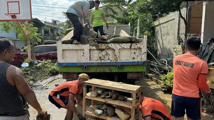 epa12509831 A handout photo made available by the Coast Guard District Central Visayas of the Philippine Coast Guard shows Coast Guard personnel conducting clearing operations in areas affected by Typhoon Kalmaegi in Talisay City, Cebu province, Philippines, 07 November 2025. Philippines' President Marcos Jr. approved the declaration of a state of national calamity following the effects of Typhoon Kalmaegi. The death toll has reached 152, according to the National Disaster Risk Reduction and Management Council. EPA/COAST GUARD DISTRICT CENTRAL VIS HANDOUT HANDOUT EDITORIAL USE ONLY/NO SALES
