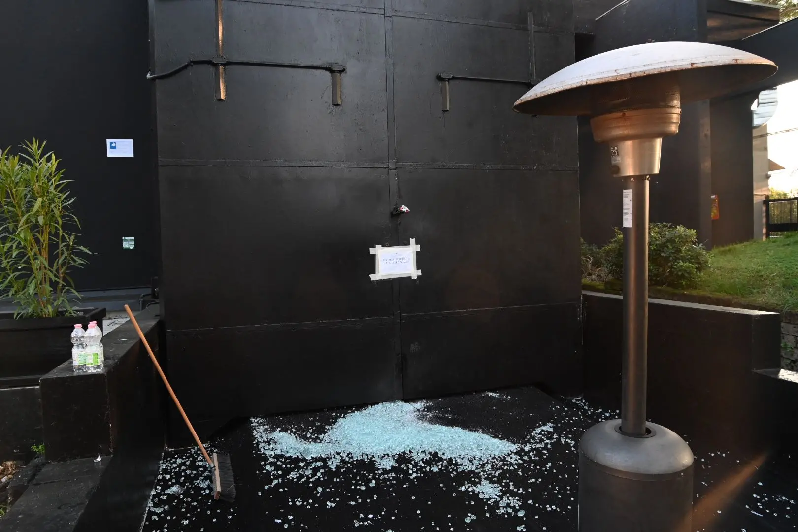 I colpi di pistola alla discoteca Just Me di Lonato