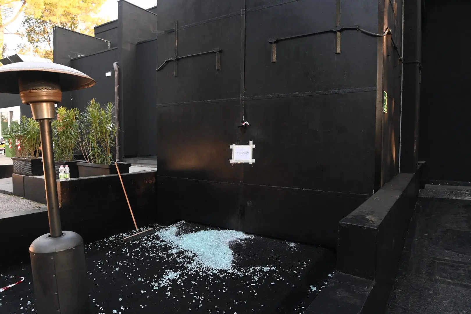 I colpi di pistola alla discoteca Just Me di Lonato