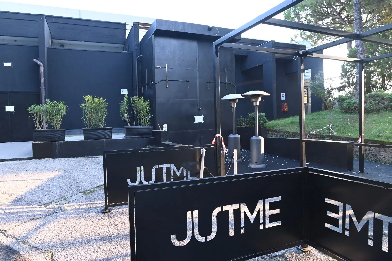 I colpi di pistola alla discoteca Just Me di Lonato