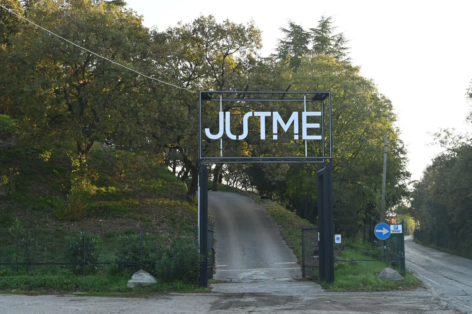 I colpi di pistola alla discoteca Just Me di Lonato