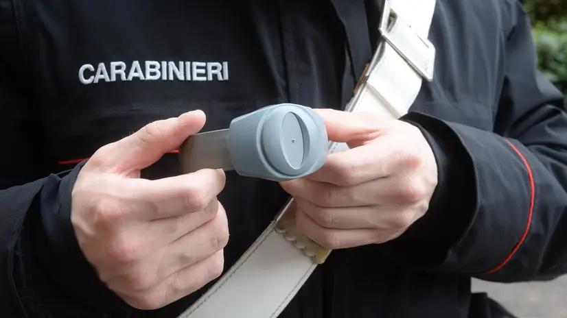 Un braccialetto elettronico - © www.giornaledibrescia.it