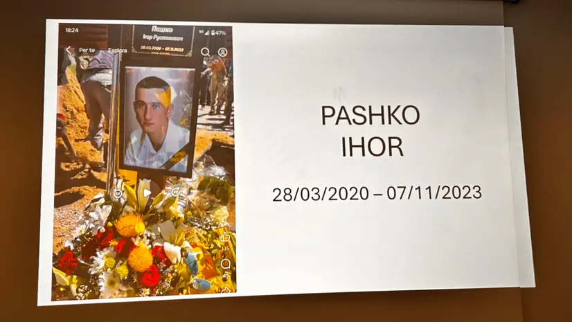 La commemorazione nell'aula magna della scuola Vantini - © www.giornaledibrescia.it