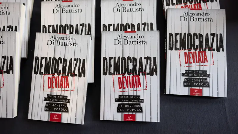 L'ultimo libro di Alessandro Di Battista - Foto New Reporter Comincini © www.giornaledibrescia.it