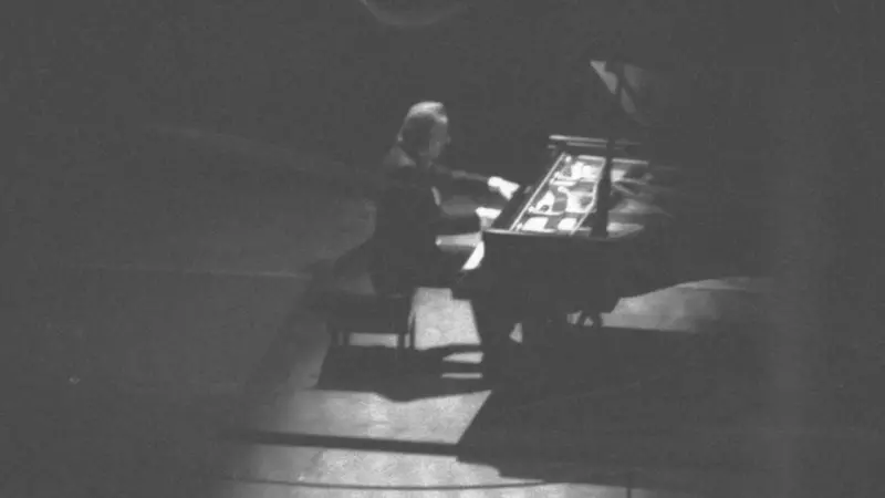 Scatto «rubato» al Teatro Grande da Bruno Massadi il 16 giugno 1980