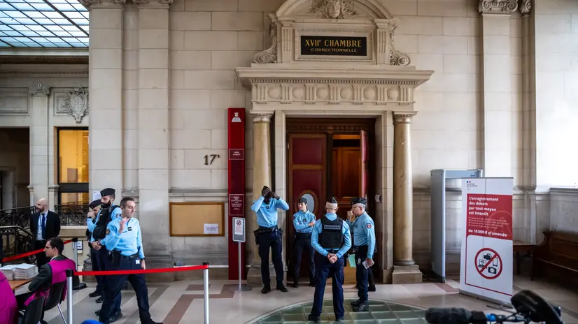 epa12515539 French gendarmes stand guard at the Paris Courthouse in Paris, France, 10 November 2025. French courts will examine the request for an early release of former French president Sarkozy, who was sentenced to five years in jail for his role in the case involving funds from Gaddafi. Sarkozy has been convicted twice in separate cases since leaving office in 2012. EPA/CHRISTOPHE PETIT TESSON