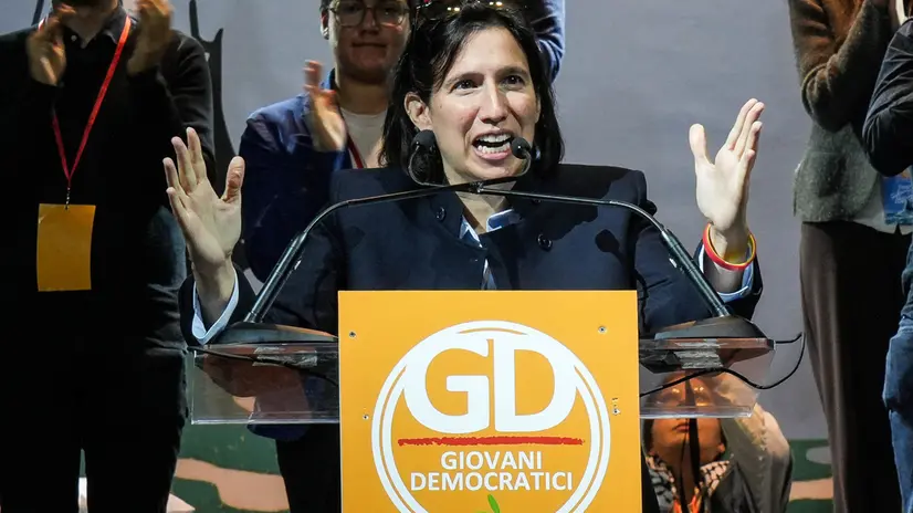La segretaria del Partito Democratico Elly Schlein in un momento del congresso nazionale dei giovani democratici.Napoli 9 Novembre 2025 . ANSA/CESARE ABBATE
