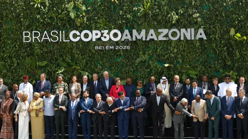 epa12510729 The COP30 heads of state and governments take part in a family photo during the COP30 leaders' summit in Belem, Brazil, 07 November 2025. The summit precedes the main 30th United Nations Climate Change Conference, running from 10 to 21 November in Belem, the gateway to the Amazon rainforest. EPA/ANTONIO LACERDA