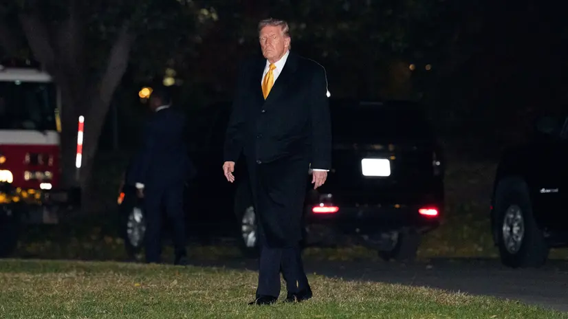 epa12511488 US President Donald J. Trump departs to Palm Beach, Florida, from the White House, in Washington, DC, USA, 07 November 2025. EPA/AARON SCHWARTZ