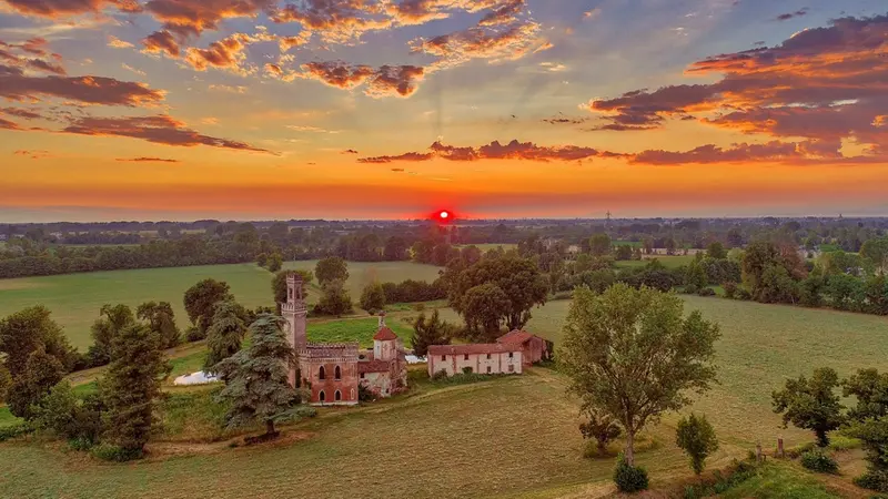 Una veduta del Castello dei Fontanili a Pralboino - Foto di Luca Conzadori postata sul portale Zoom